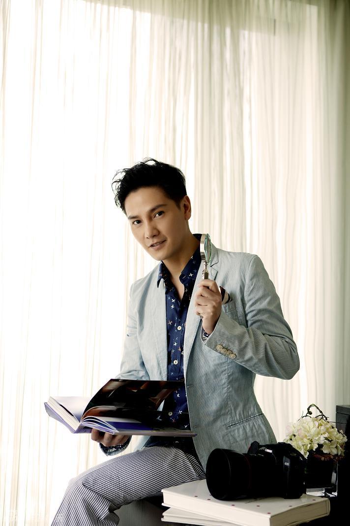 图:丁子峻拍时尚大片 尽显成熟花漾美男风范_高清图集_新浪网
