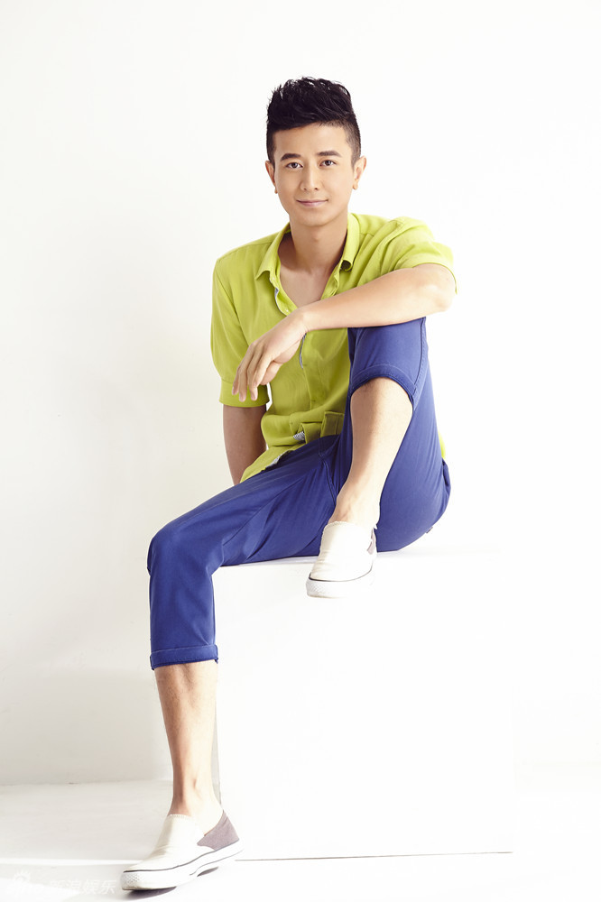 天使降临》唐大维一角而让观众熟知的青年演员阿楠曝光了一组时尚写真