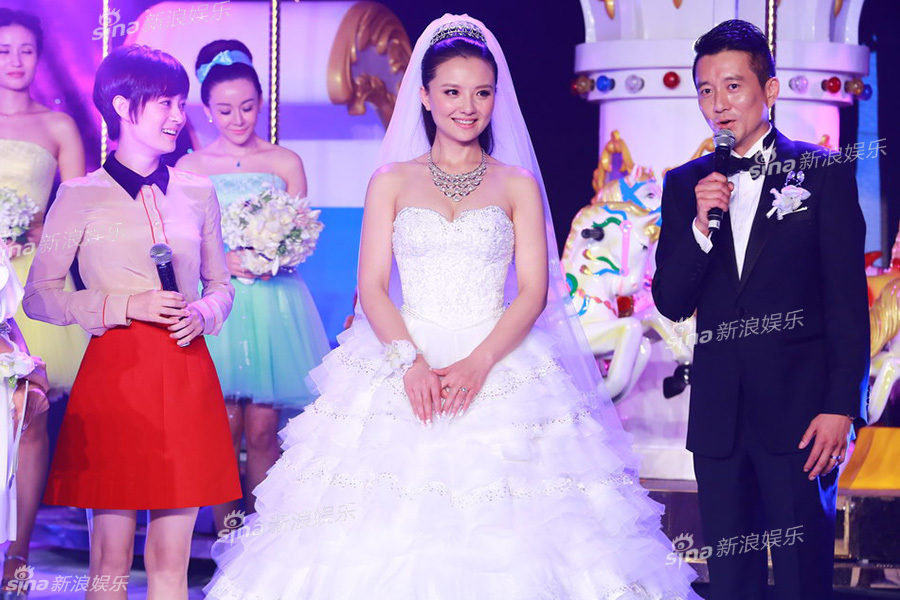 组图:孙茜婚礼内场 孙茜下跪给家长奉茶_高清图集_新浪网