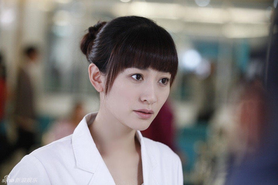 组图:《今夜天使降临》曝李小冉白衣天使剧照_高清图集_新浪网