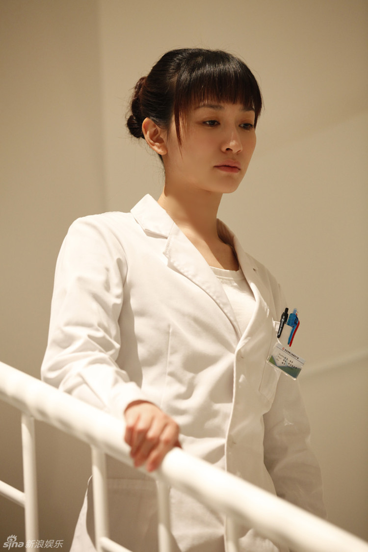 组图:《今夜天使降临》曝李小冉白衣天使剧照_高清图集_新浪网