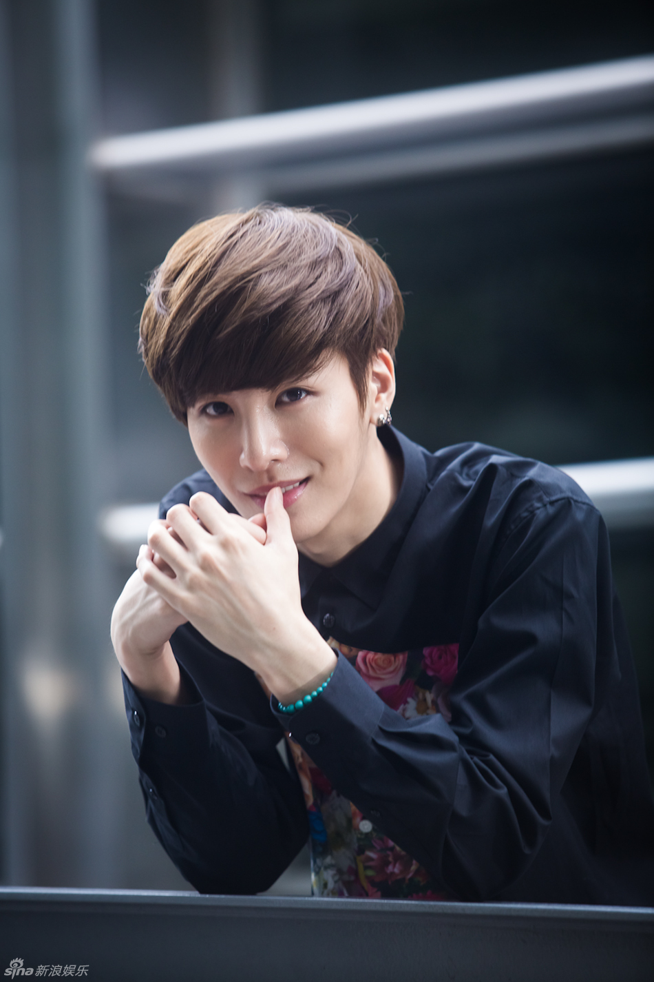 高清组图:独家对话韩国摇滚花美男鲁敏宇_高清图集_新浪网