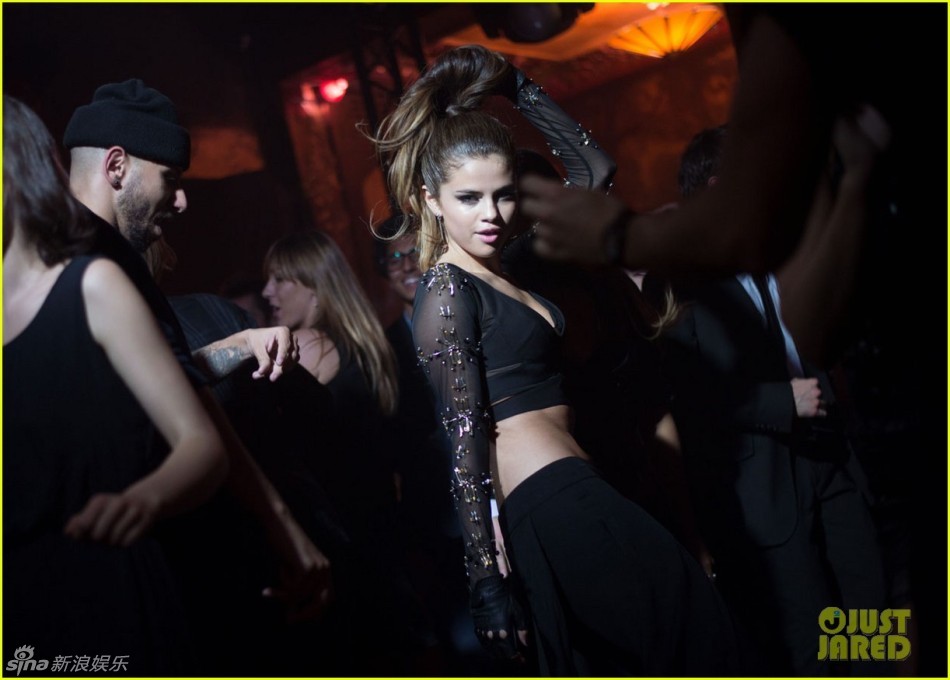 组图:赛琳娜mv花絮曝光 红唇冶艳秀蛮腰翘臀_高清图集_新浪网