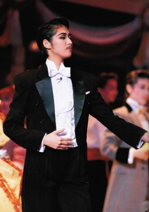 组图:天海佑希46岁生日 宝冢男角剧照大放送_高清图集_新浪网