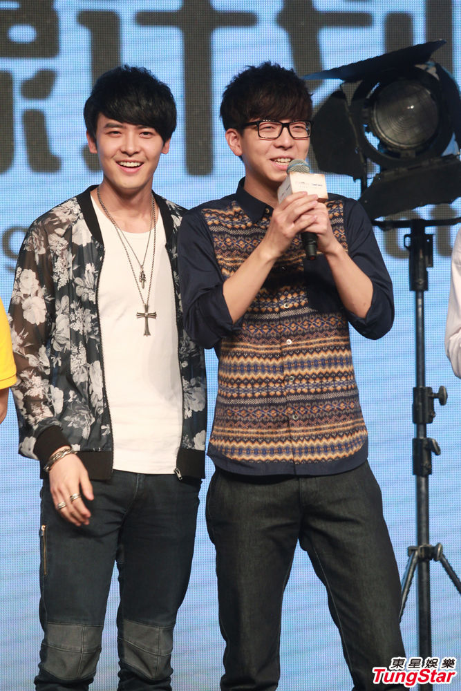 组图:胡夏帅气助阵微电影计划 与付辛博热聊_高清图集_新浪网