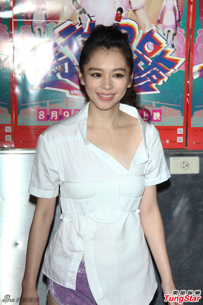 组图:徐若瑄简洁装扮亮相 紧身热裤秀长腿_高清图集_新浪网