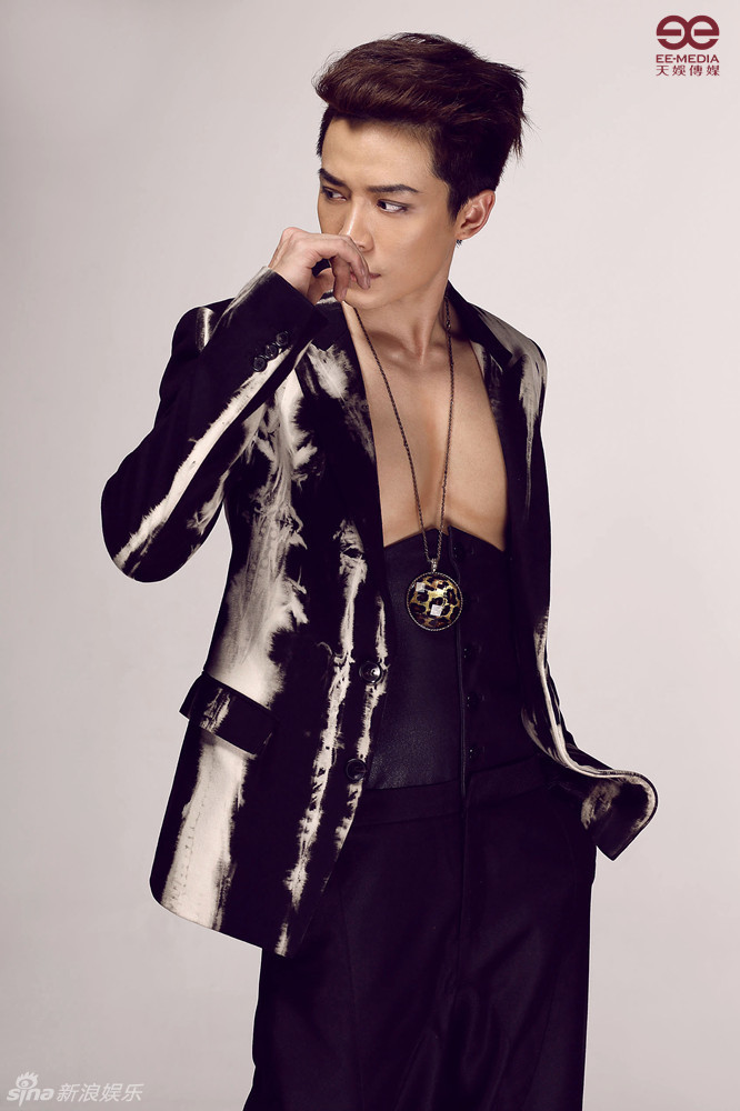 至上励合马雪阳秀肌肉 彰显摩登潮范