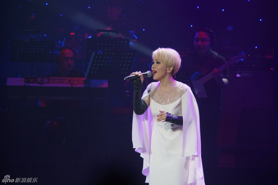 组图:陈明首场个唱完美落幕 新造型酷似梅艳芳_高清图集_新浪网
