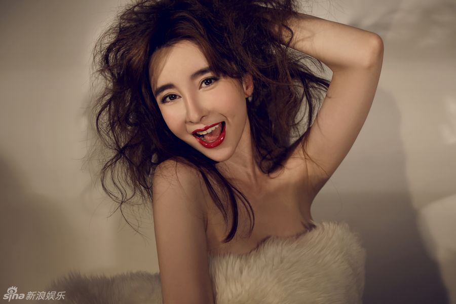 组图:孙雅个性大片曝光 红唇展笑容随性自在_高清图集_新浪网