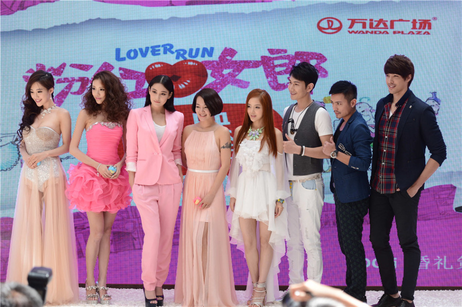 组图:《粉红女郎》发布会 阿雅张馨予现场接吻_高清图集_新浪网