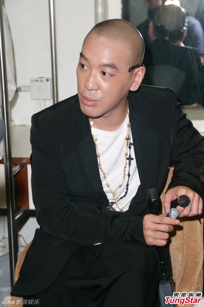 组图:麦浚龙邀僵尸男拍mv 否认有子暂无心当爸_高清图集_新浪网