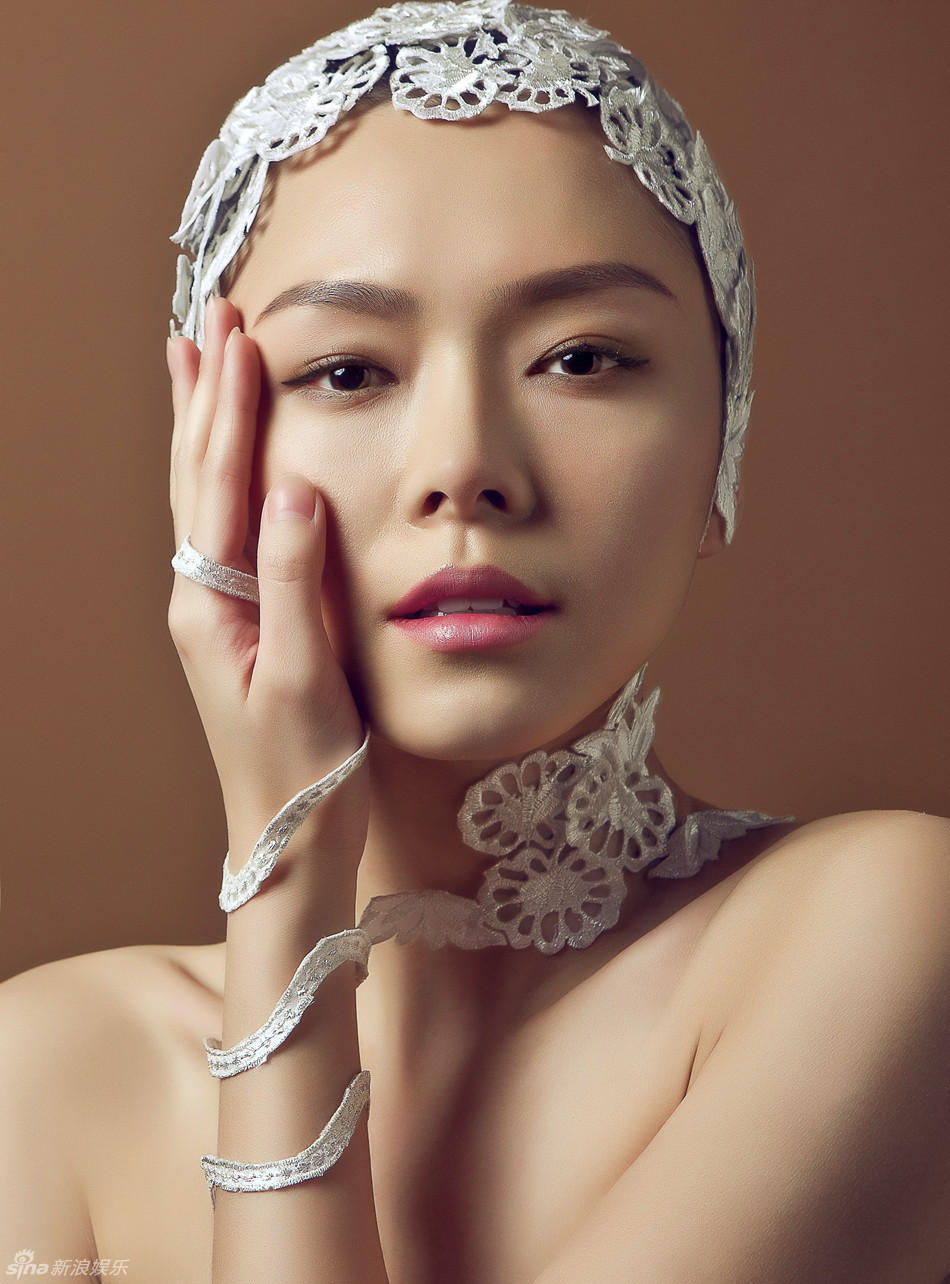 组图:程怡天鹅写真 黑白极致优雅脱俗_高清图集_新浪网