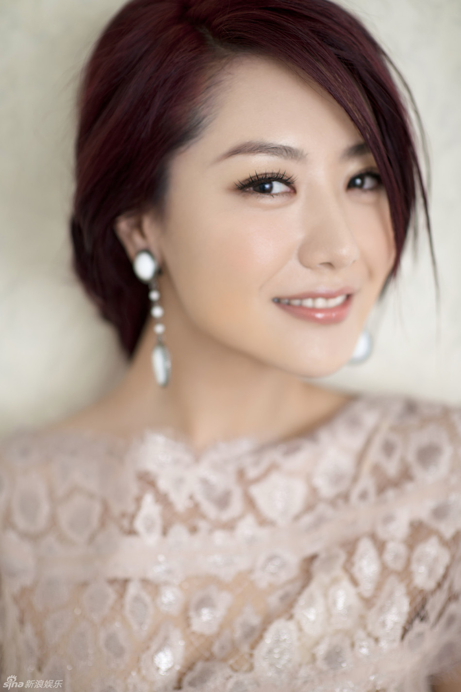 白冰气质写真曝光优雅