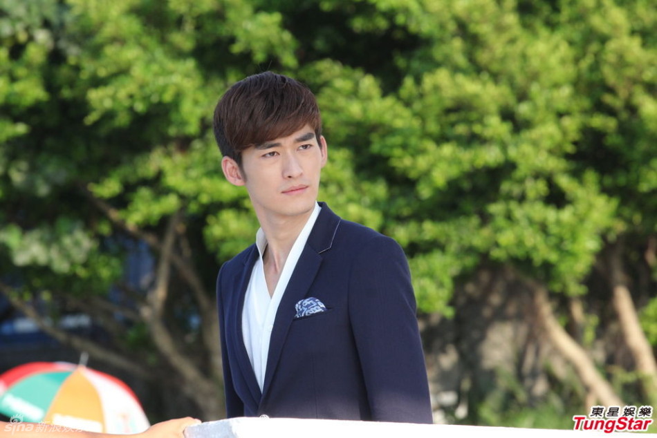 《华丽上班族》张翰秋瓷炫品尝地道美食