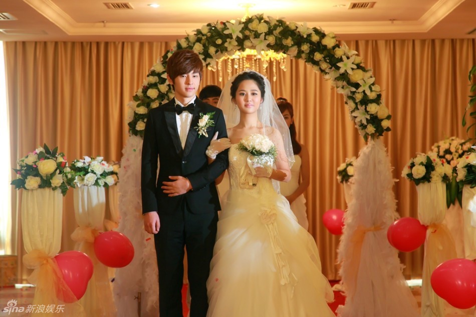 杨紫和邓伦的结婚照片图片