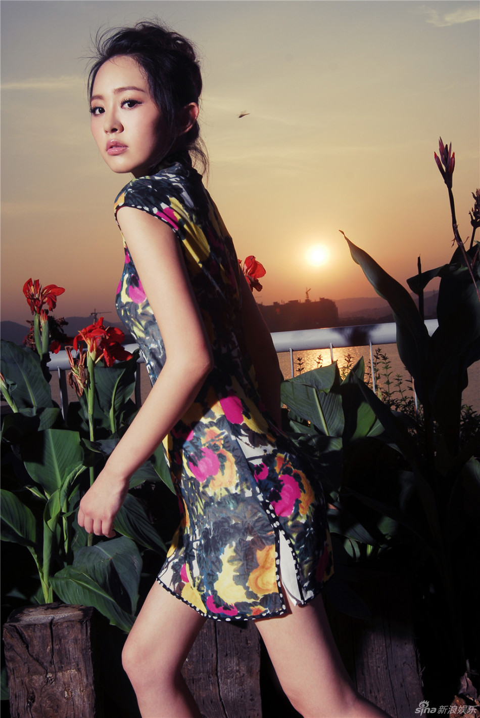 组图:孙耀琦户外写真曝光 展时尚复古风_高清图集_新浪网