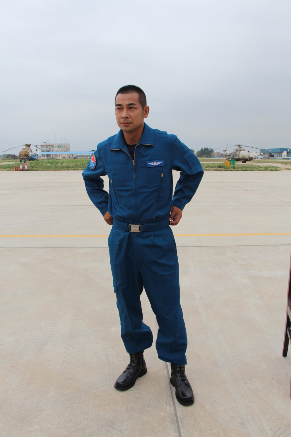 组图:赵文卓微电影展空军气质 演刀尖上的舞者_高清图集_新浪网