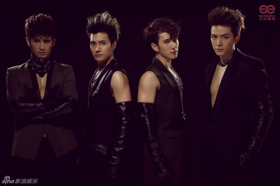 30 10:14:54 1 / 5 新浪娱乐讯 至上励合曝光了一组最新的组合宣传照