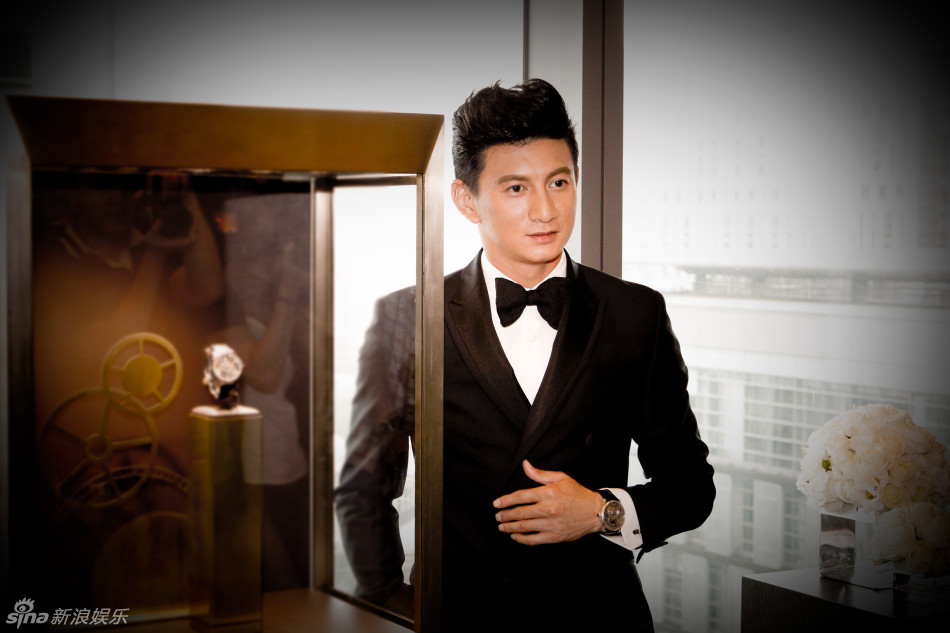 组图:吴奇隆领结装出席活动 显优雅与干练_高清图集_新浪网