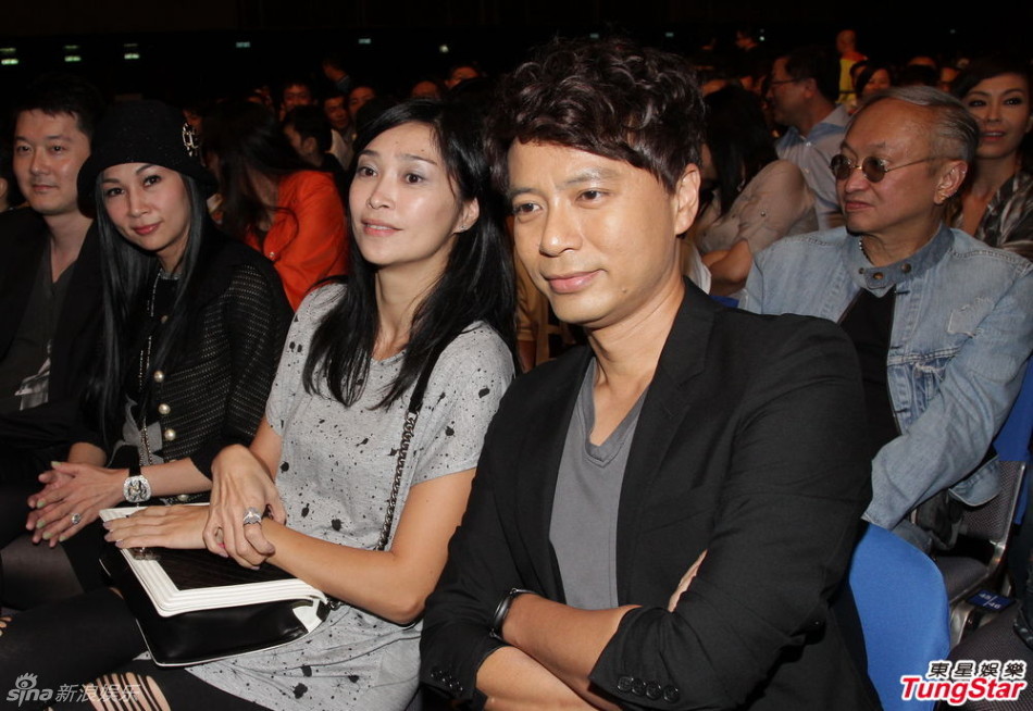 组图:李克勤助阵安全地带开唱 周慧敏现身捧场_高清图集_新浪网