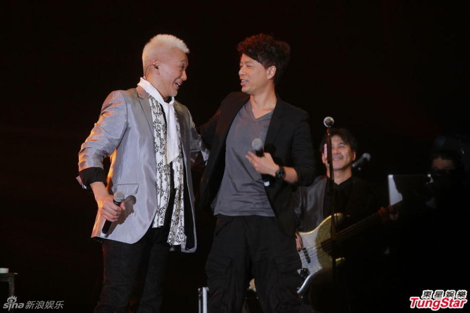 新浪娱乐讯 由玉置浩二领军的日本乐队安全地带在香港举办演唱会