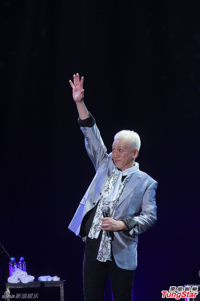 李克勤助阵安全地带开唱 周慧敏现身捧场