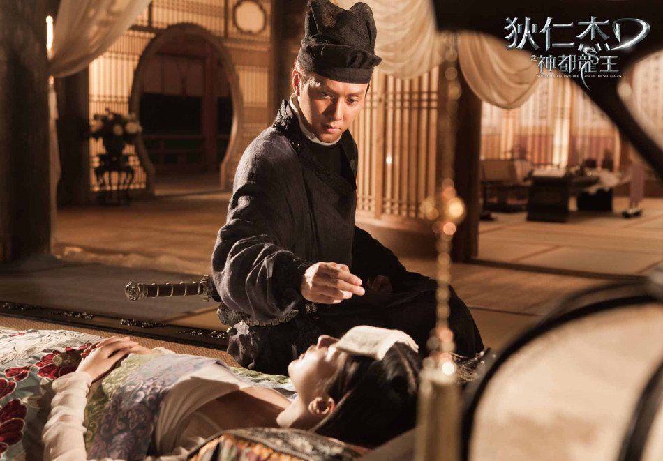 组图:《狄仁杰》angelababy宽衣露美背_高清图集_新浪网