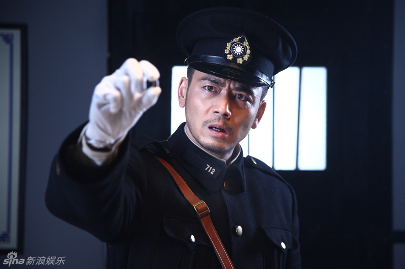 杨烁《暗花》化身警长智探谜局悬案