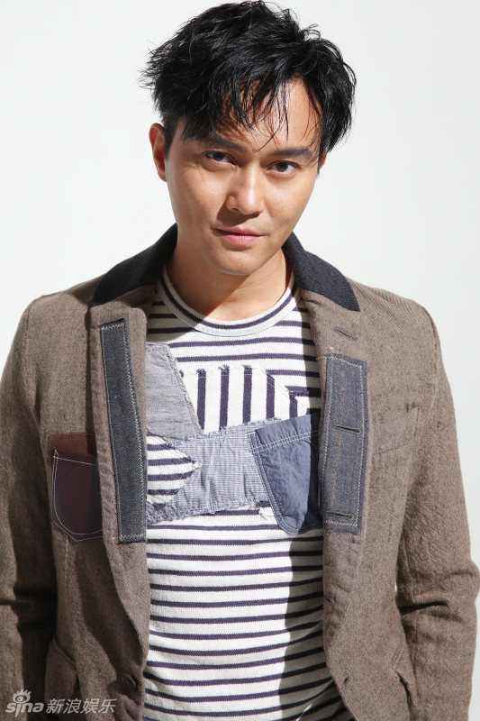 新浪娱乐讯 张智霖1991年出道,至今已有22年时间,他出了近20本专辑