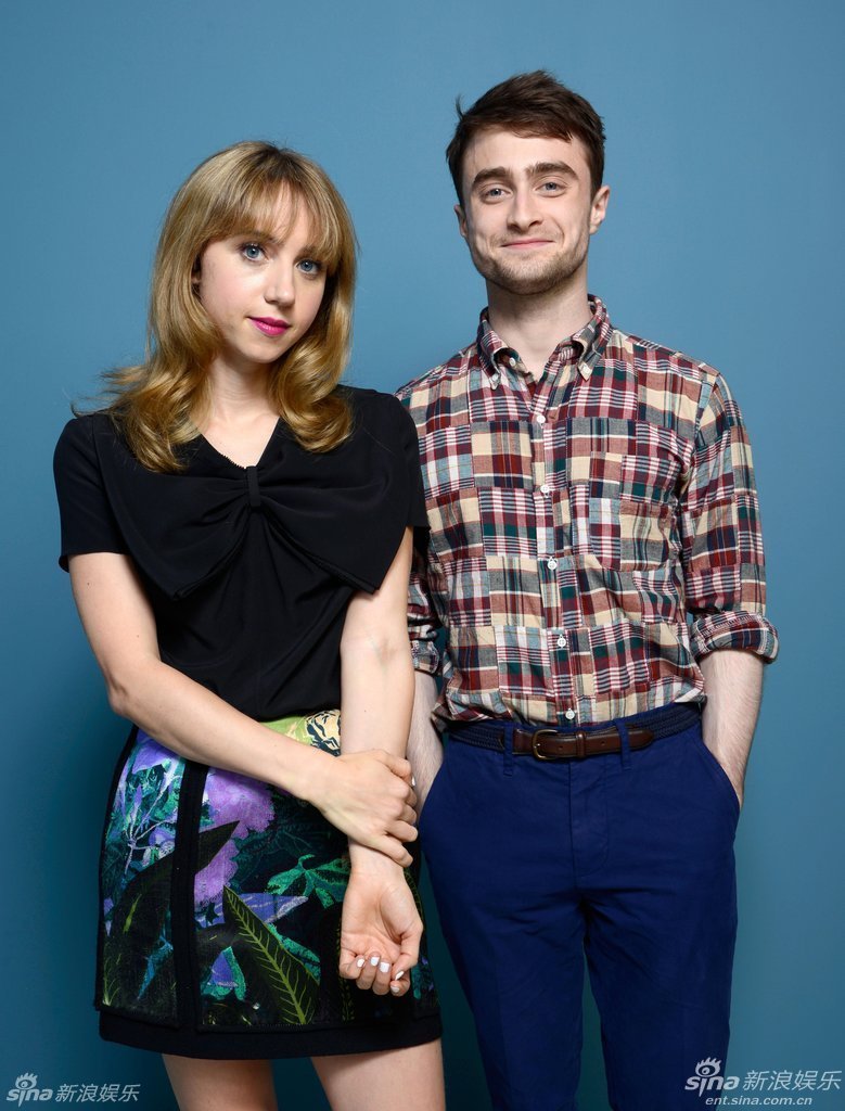 导演迈克尔-道斯携主演丹尼尔-雷德克里夫,佐伊-卡赞,梅根-赫弗恩等