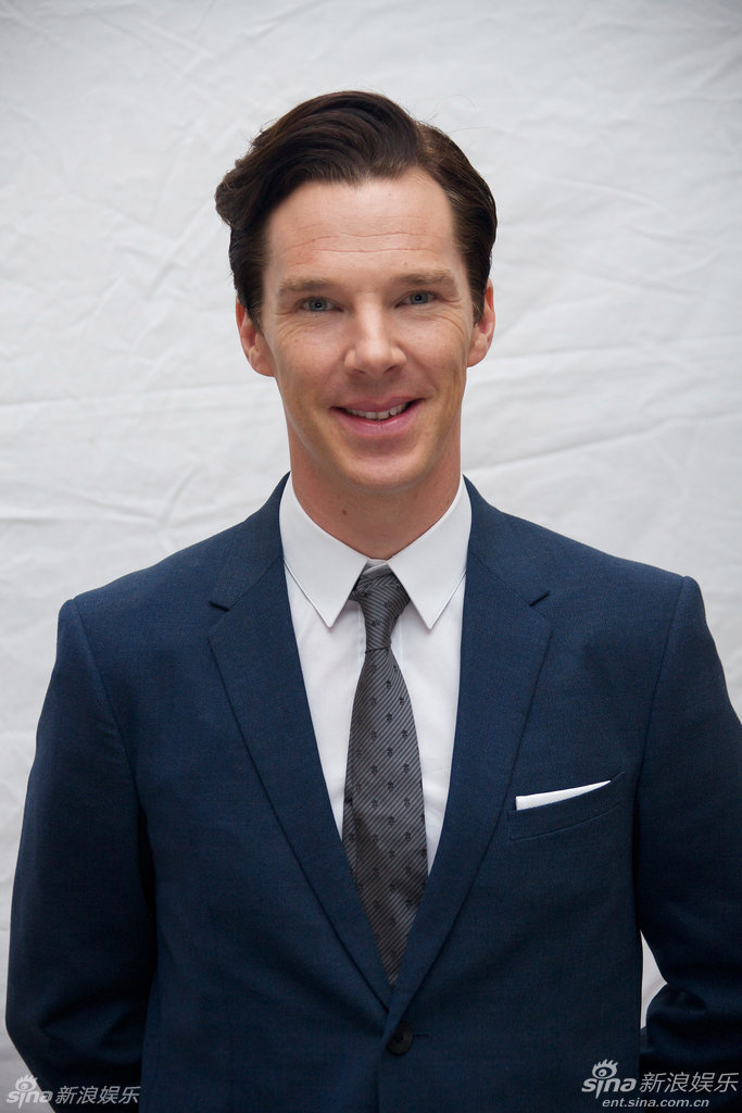 组图:《危机解密》拍写真 卷福大笑满脸皱纹_高清图集_新浪网