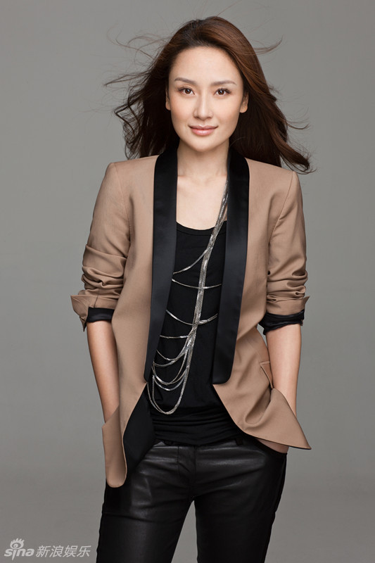 孙宁早秋时尚写真大片 演绎俏皮优雅