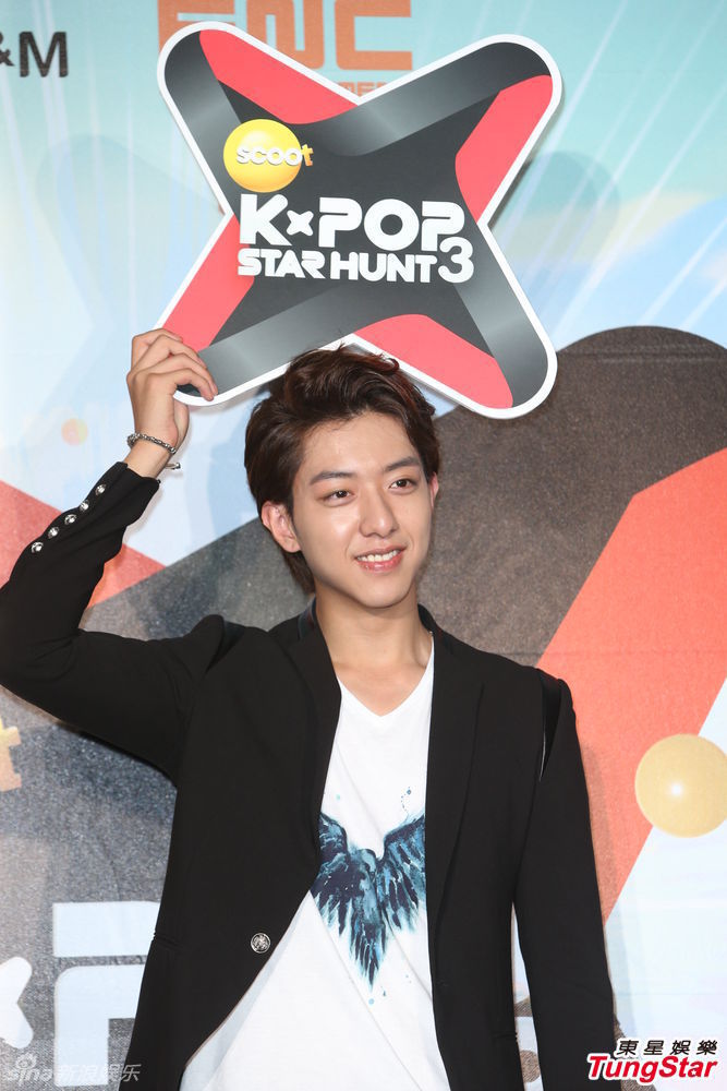 cnblue李正信帅气赴台