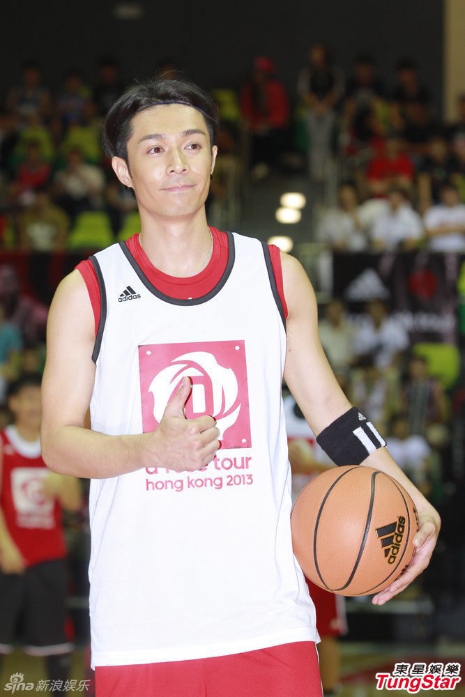 rose进行三对三篮球对战.对此周柏豪表示非常梦