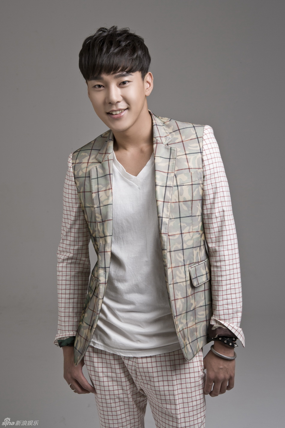 高清图:韩星安圣浩花美男大片干净明朗_高清图集_新浪网