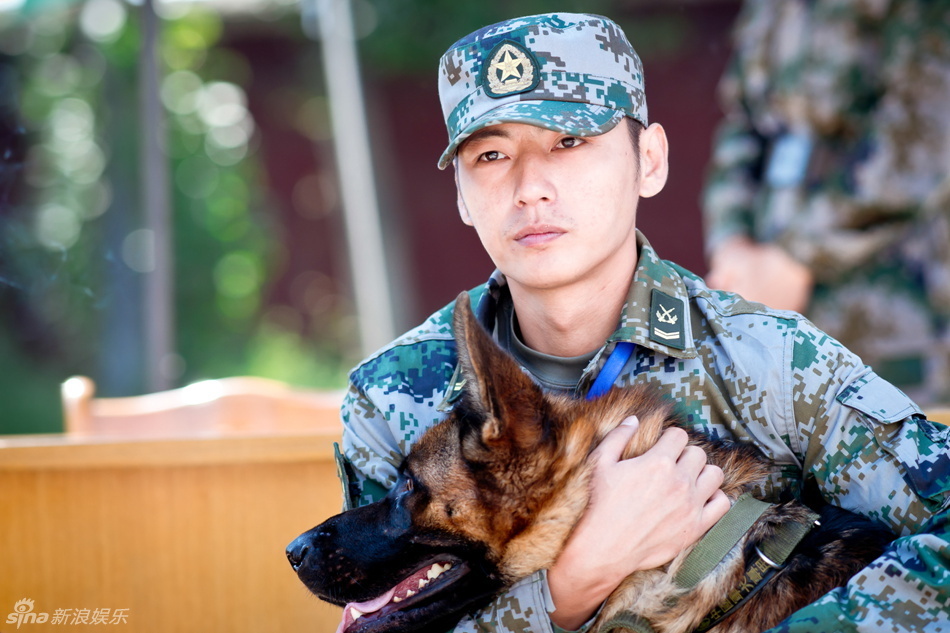 《神犬奇兵》首款海报