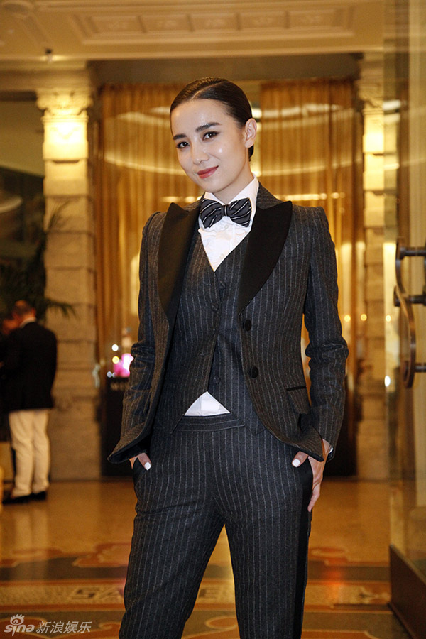 宋佳头排看秀 酷帅中性造型英气逼人_服装人物_中国服装网