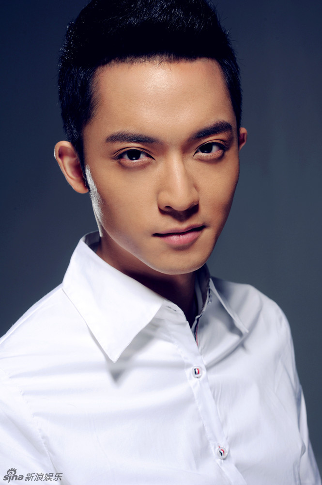 组图:陈威翰帅气写真眼神凌厉_高清图集_新浪网