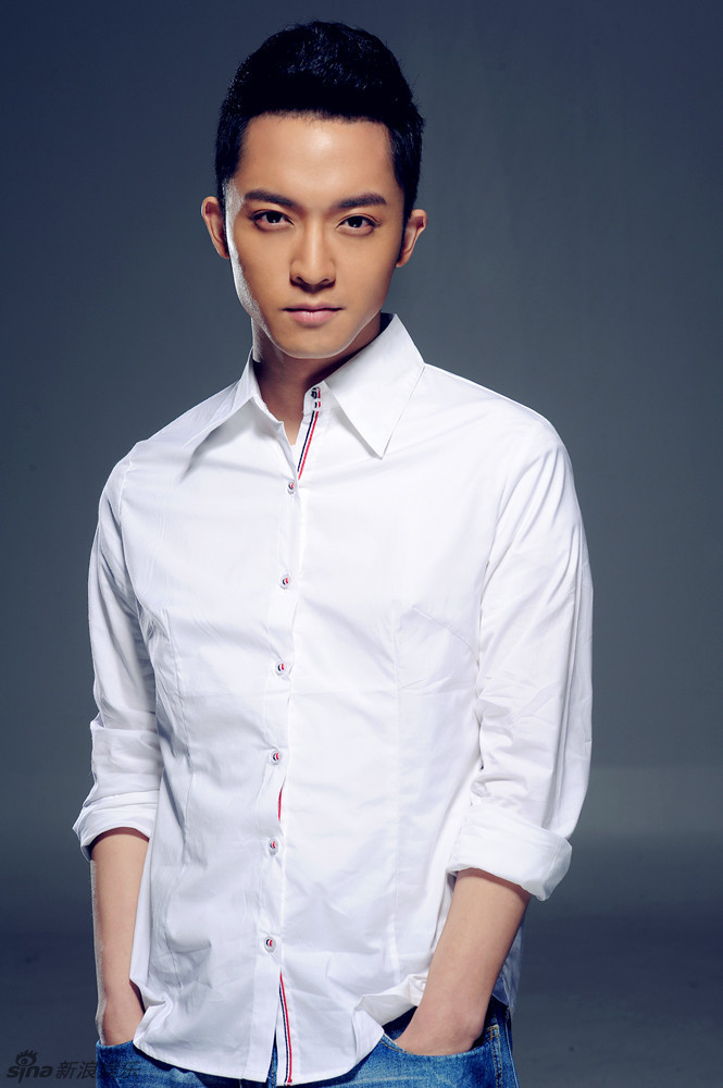 组图:陈威翰帅气写真眼神凌厉_高清图集_新浪网