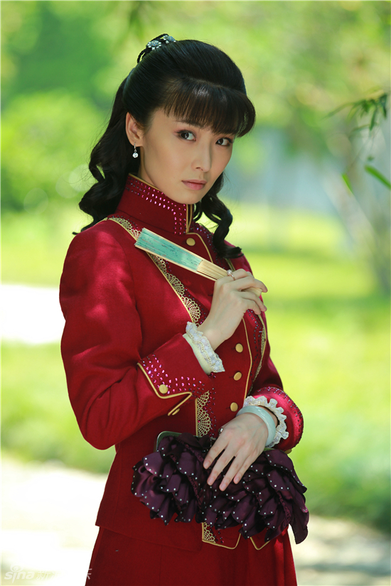 李曼 饰 牛素云