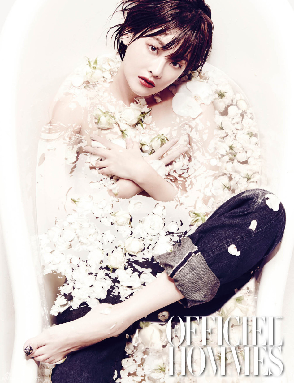 吴涟序裸上身拍写真演绎湿身诱惑