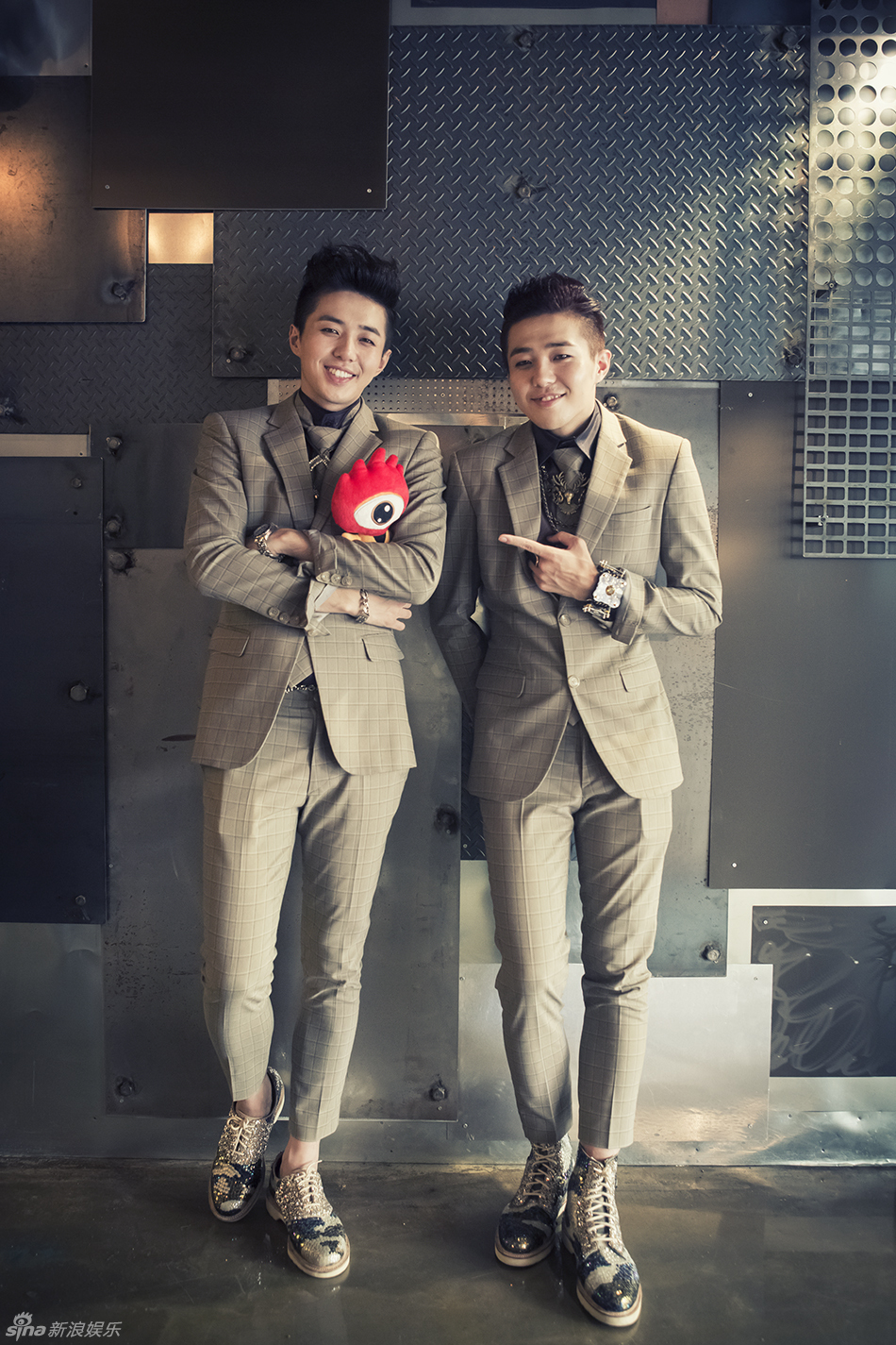 新浪娱乐讯 由来自中国的双胞胎兄弟大龙,小龙组成的韩国团体tasty