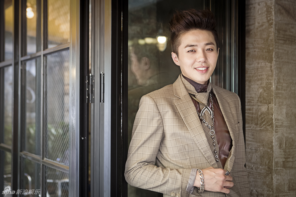 新浪娱乐讯 由来自中国的双胞胎兄弟大龙,小龙组成的韩国团体tasty