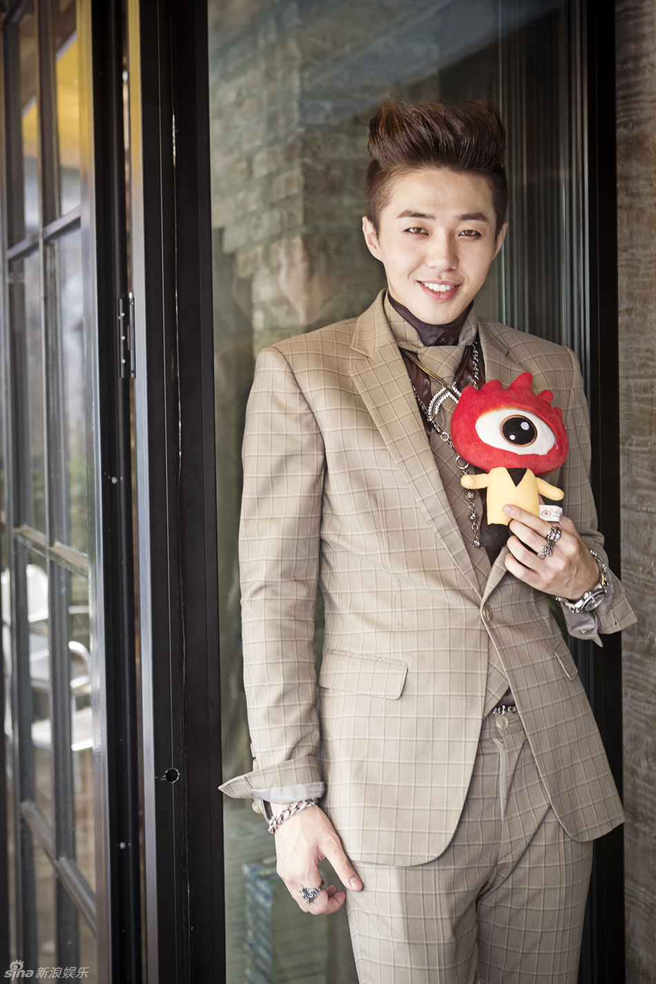 新浪娱乐讯 由来自中国的双胞胎兄弟大龙,小龙组成的韩国团体tasty