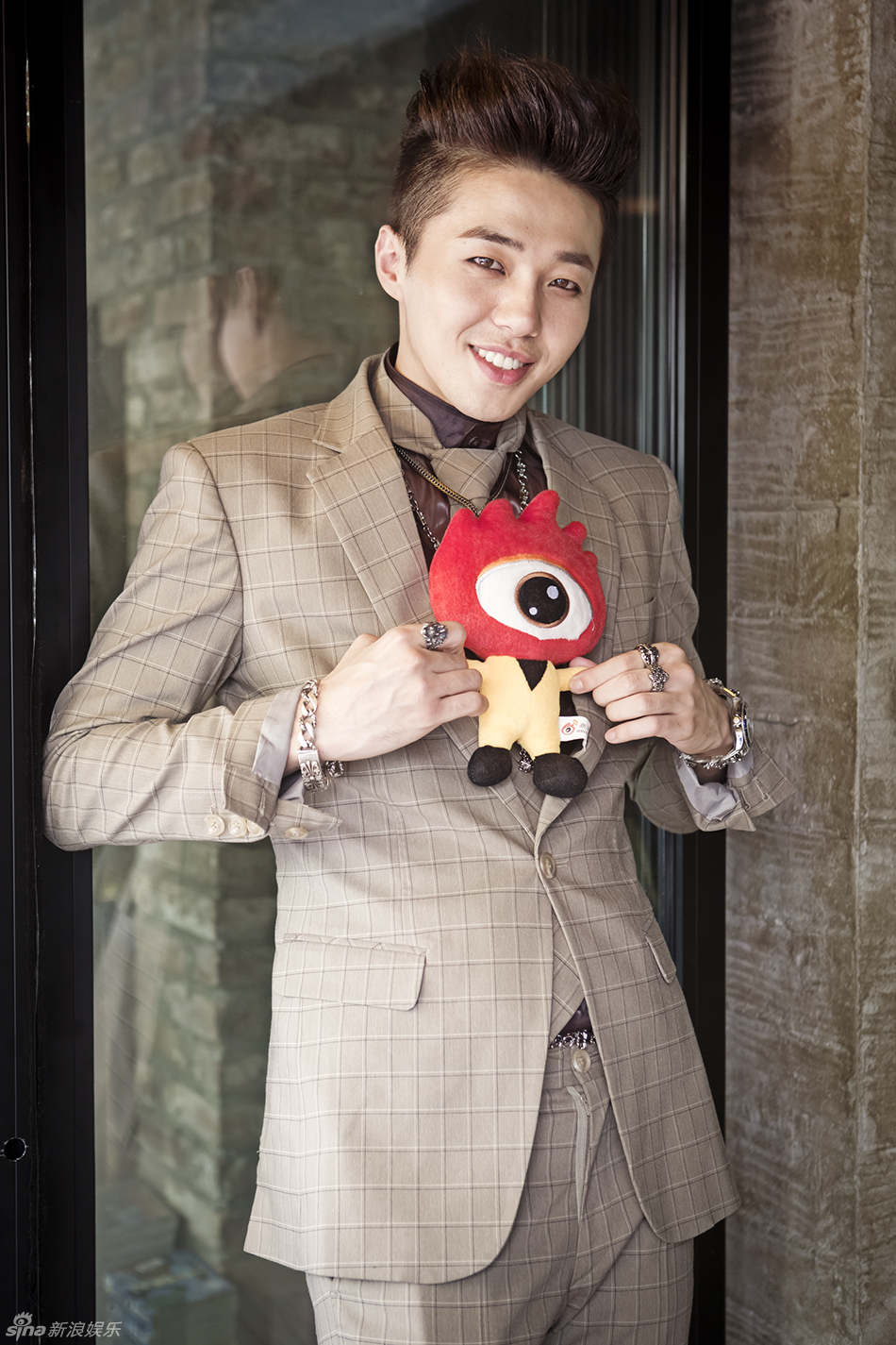 新浪娱乐讯 由来自中国的双胞胎兄弟大龙,小龙组成的韩国团体tasty