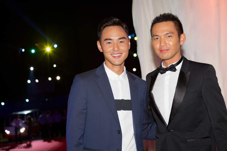 组图:钟汉良亮相"东方好莱坞"与众星合影_高清图集_新浪网