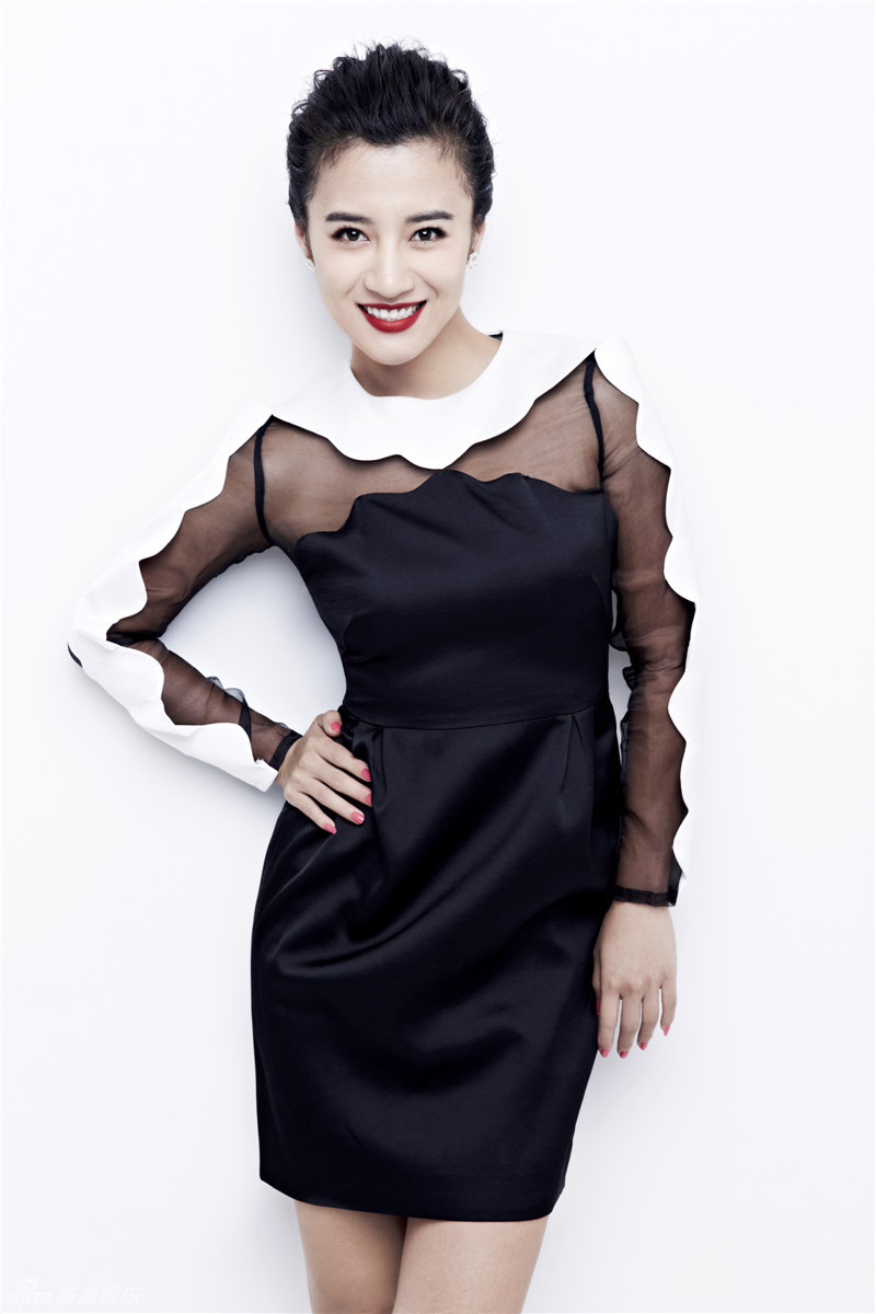 组图:演员曾培红唇写真灵动美艳_高清图集_新浪网