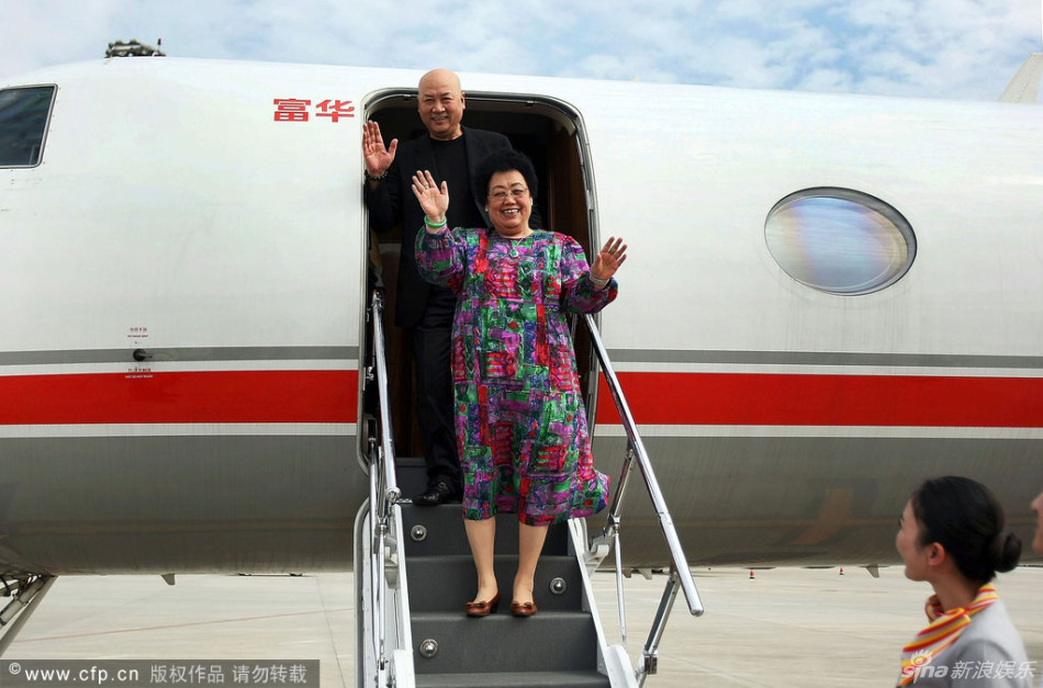 迟重瑞携富豪老婆亮相
