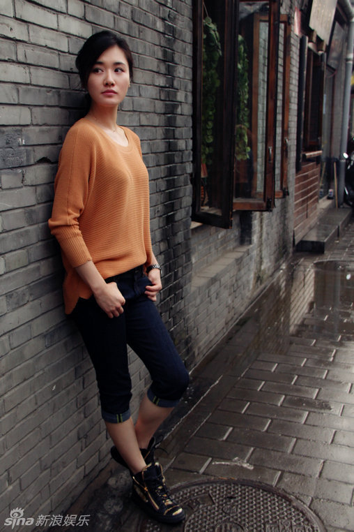 组图:邢宇菲秋日雨后私服街拍 文艺范十足_高清图集_新浪网