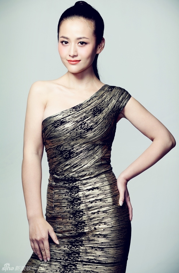 组图:杨婷婷打女写真曝光 性感帅气两肩挑_高清图集_新浪网